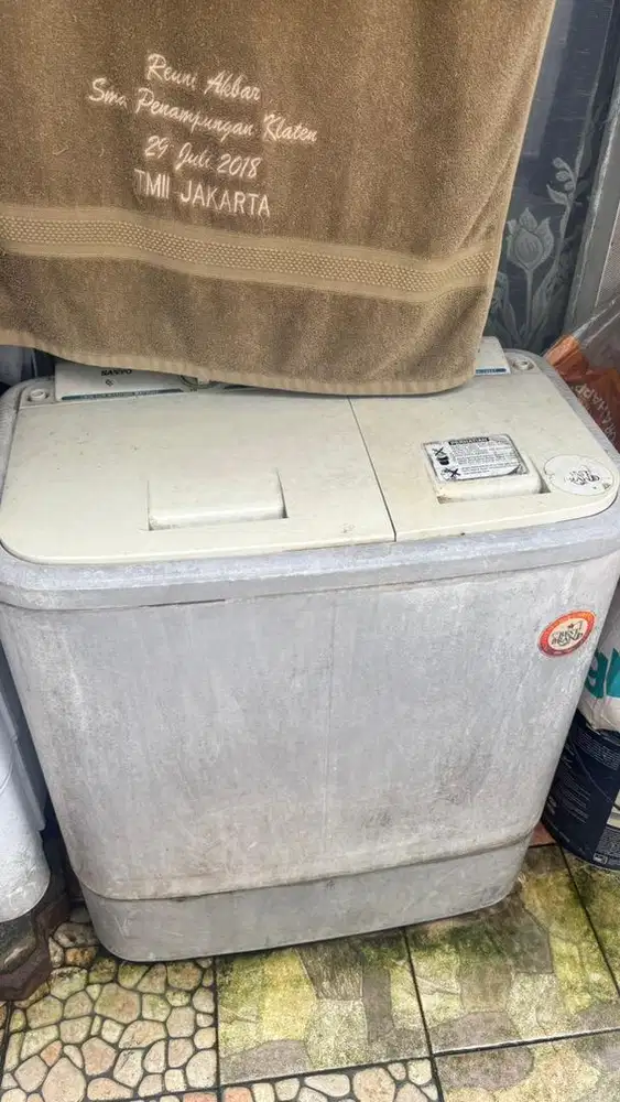 Mesin cuci sanyo bekas