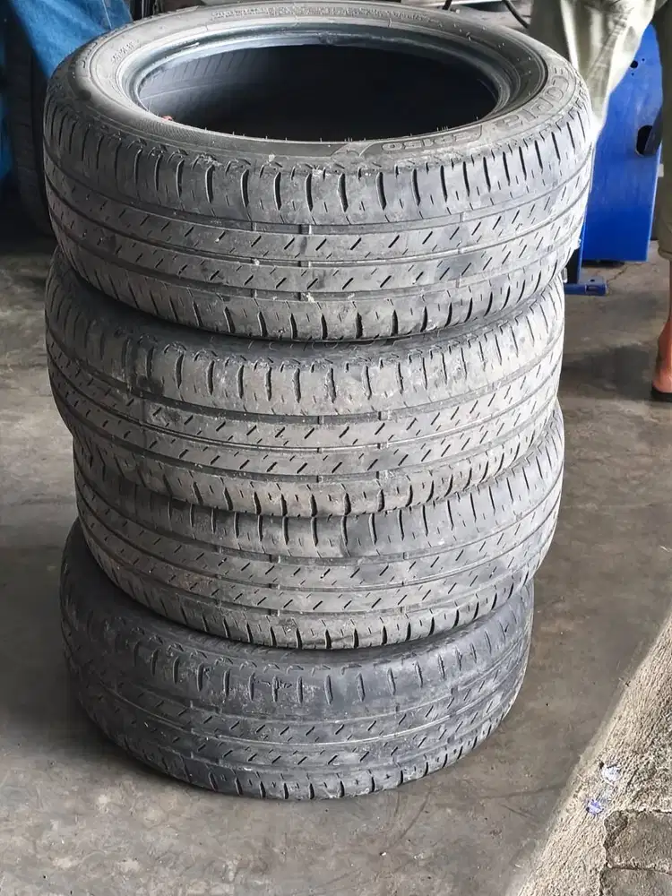 Jual Ban Bekas / Second Bridgestone 205 / 55 R 16 (pemakaian sendiri)