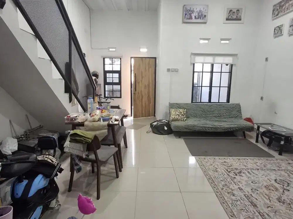 DIJUAL CEPAT RUMAH BARU FULL RENOVASI Cantik di Komplek Green City View