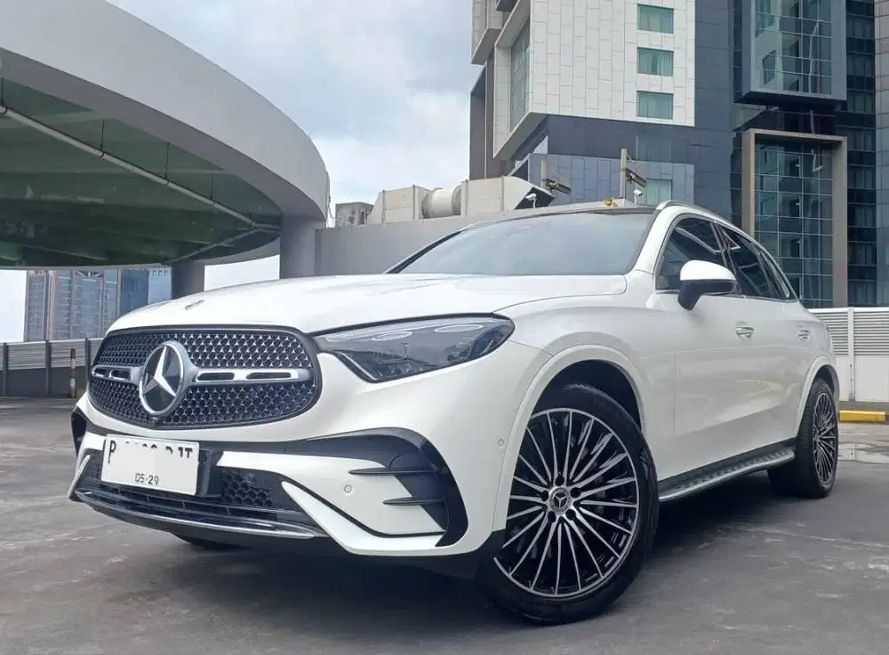 GLC 300 NIK 2024 KM 8RB Warranty Mercy 99.9% Like New Perfect.