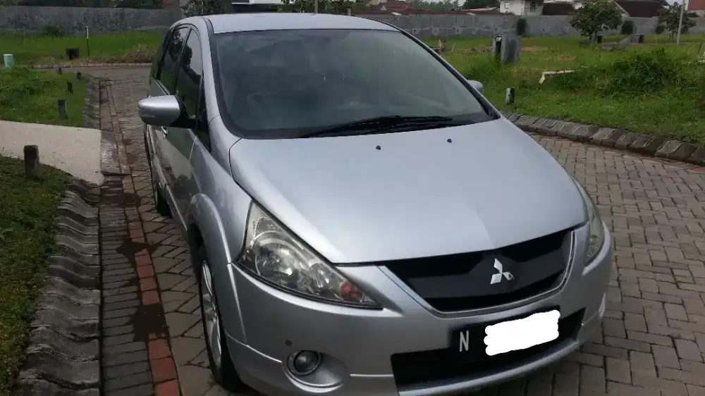 MITSUBISHI GRANDIS GT 2009 . MOBIL NYAMAN SIAP DIPAKAI MUDIK.