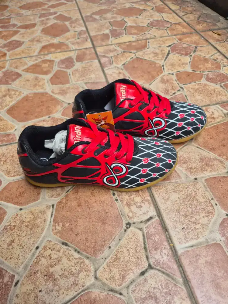 Sepatu Futsal Anak Merek Birdfly Hitam Merah No 32