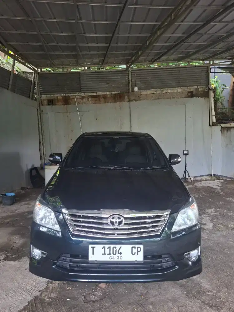 Innova V lux at bensin 2012