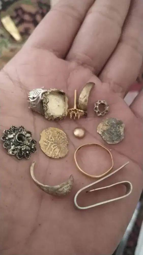 Silahkan yang mau jual emas kita terima pasaran