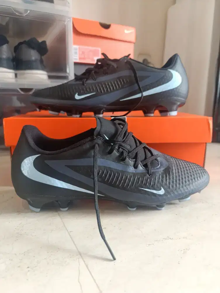 Sepatu Bola Nike Phantom 6 Academy Size 43
