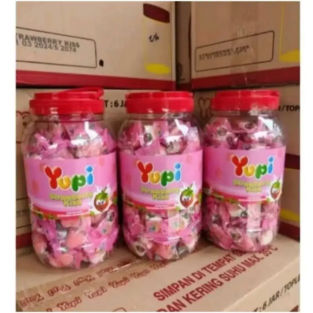 PERMEN YUPI STRAWBERRY KISS KEMASAN TOPLES JAR 300gr ISI 125 PCS
