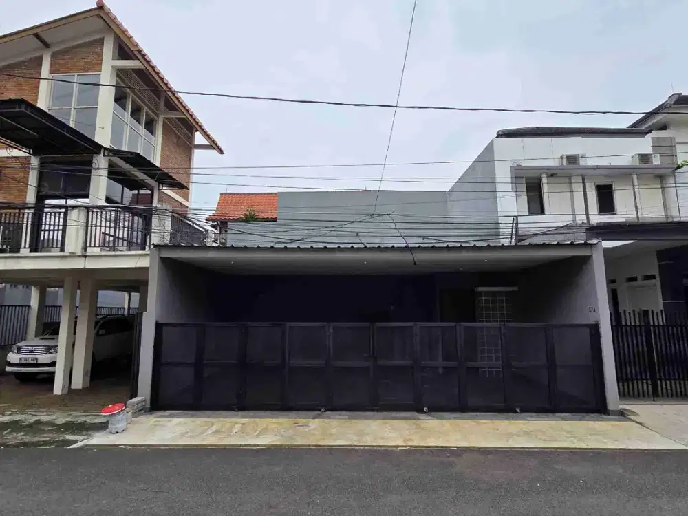 Rumah kantor bagus dan strategis akses 2 mobil, di Tebet barat dalam, Jaksel