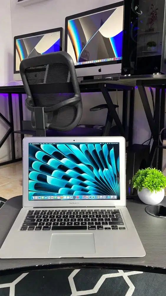MACBOOK AIR 13 INCH EARLY 2015 LIKE NEW
