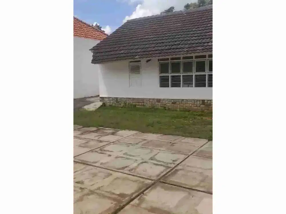 disewakan rumah cocok untuk kantor atau usaha parkiran luas area duren tiga