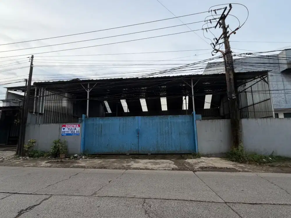 Disewakan 3 ruko gandeng/ bangunan di pinggir jalan raya Legok, Kab. Tangerang