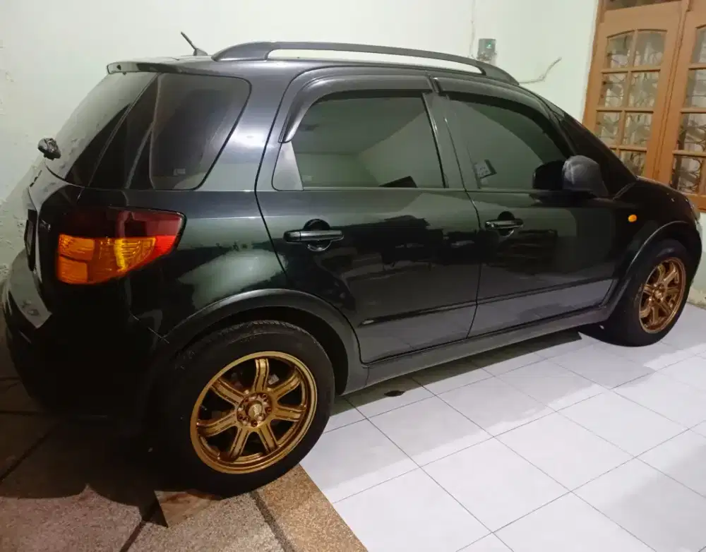 Suzuki SX4 X-OVER AT Hitam 2008 Hatchback 1.5 Bensin
