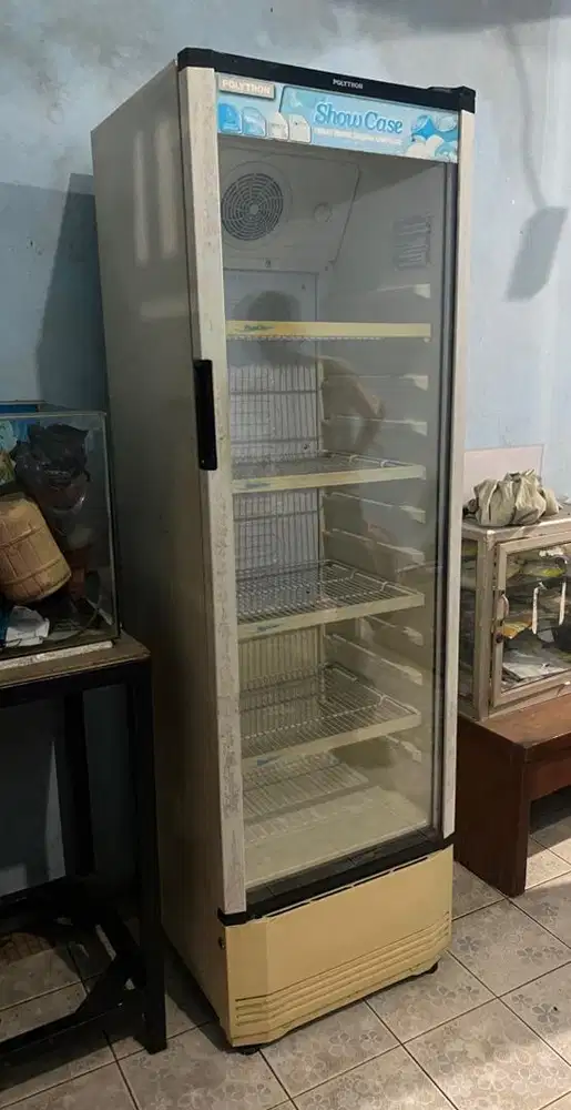 Showcase Kulkas Minuman POLYTRON 230L 1 Pintu