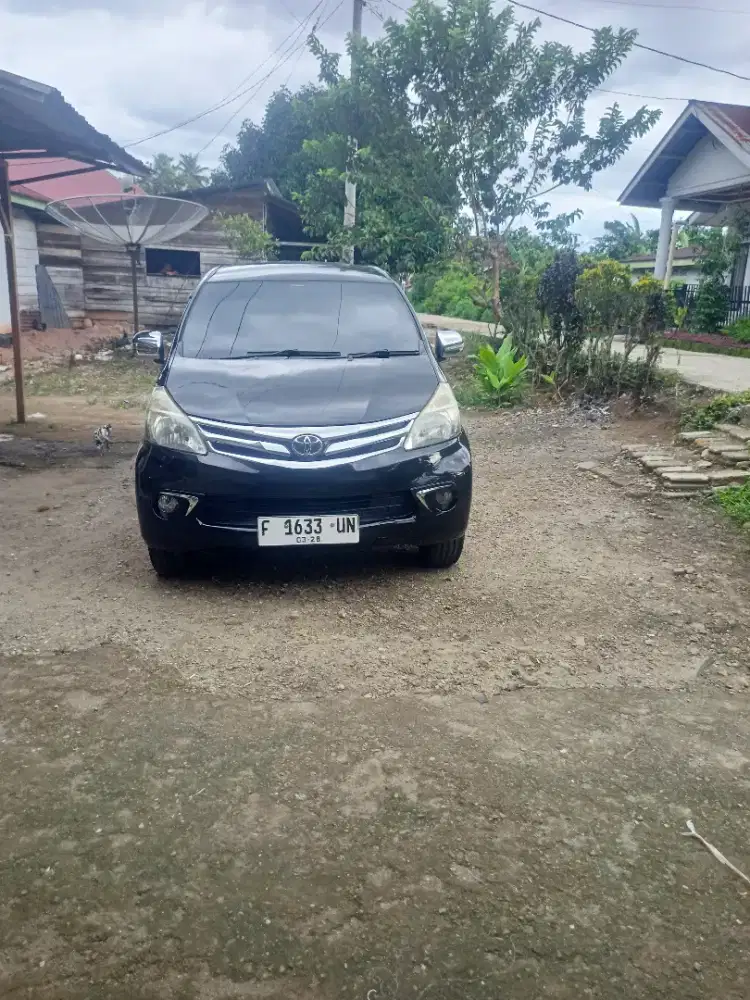 Di jual mobil Avanza 2013 di limapuluhkota