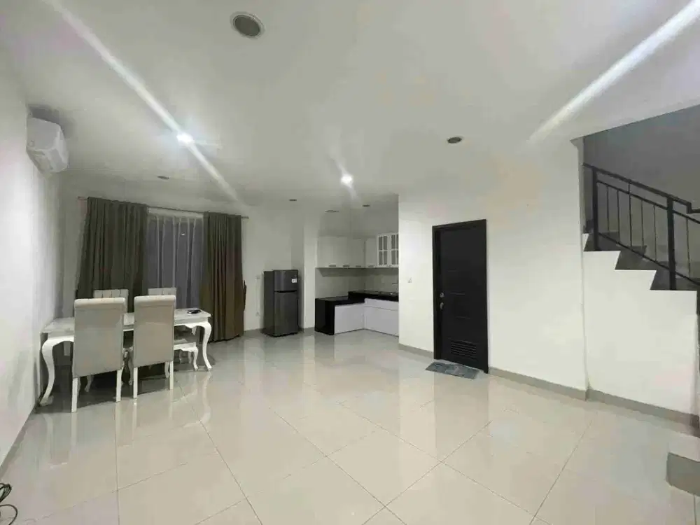 sewa rumah 6x15 semi furnish pik2 dekat toll lokasi bagus