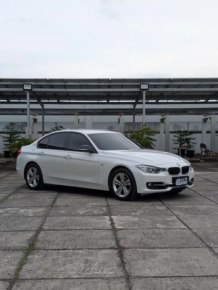 KM LOW 67RB !! BMW 320i 2.0 SPORT 2015 AT F30 MDL 2016/2017