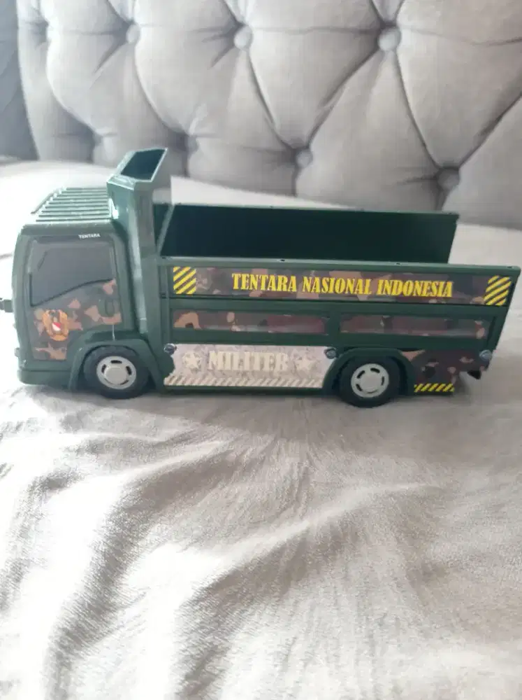 Mainan mobil anak bisa bunyi