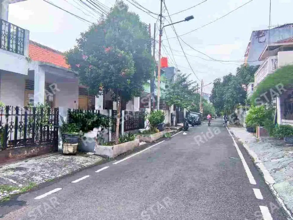 Rumah Luas di Perumahan Rawamangun Jakarta Timur jalan 2 mobil one gate system