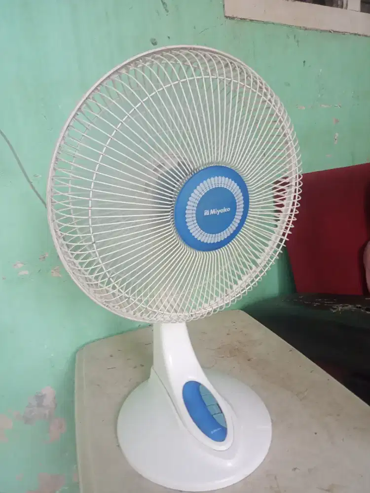 Kipas angin duduk 12 inch Miyako normal kenceng.
