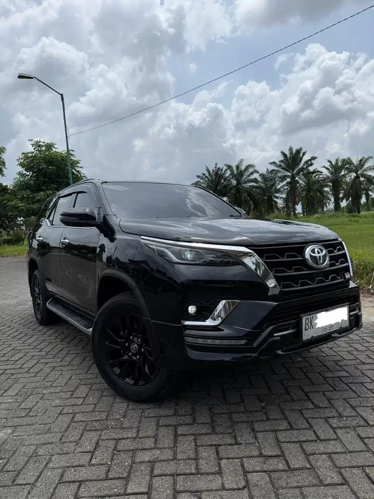 Toyota Fortuner 2.8 2022 matic diesel.