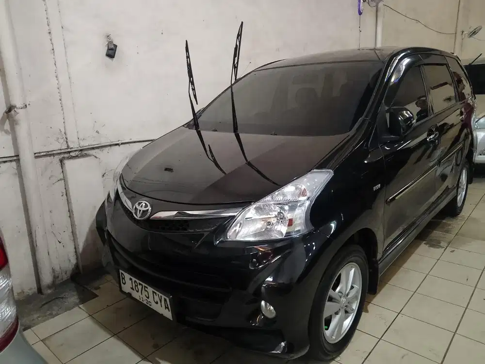 AVANSA VELOS 2012 1.5 METIK HITAM