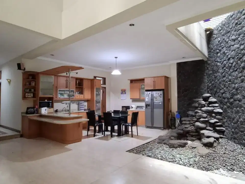 dijual rumah lux kancra sayap buahbatu bandung lokasi strategis dengan fasilitas rumah lengkap