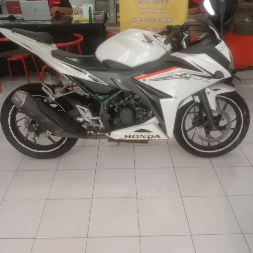 HONDA CBR 150 TH 2017 KREDIT MOTOR MURAH MERPATI MONJALI