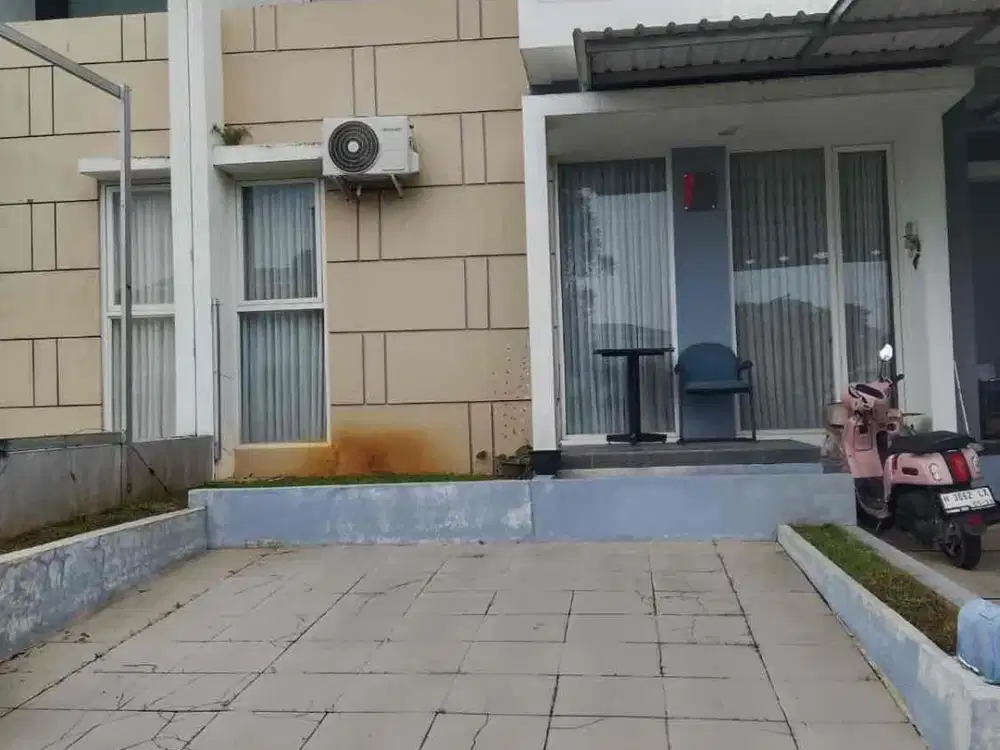 Dijual rumah dekat kampus dan mall di Semarang