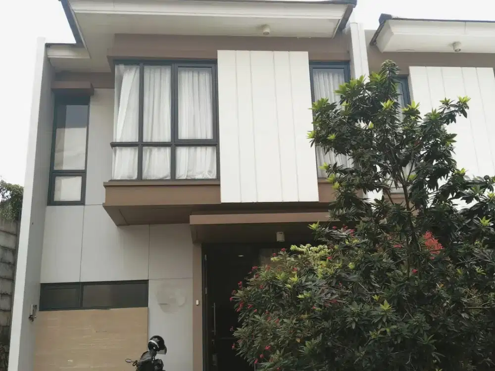Disewa Rumah 2 Lantai Strategis di Kota Wisata Cibubur