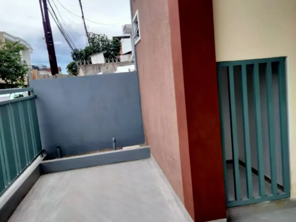 RUMAH BARU 2,5 LANTAI MINIMALIS HOOK DI KOPO PERMAI BANDUNG