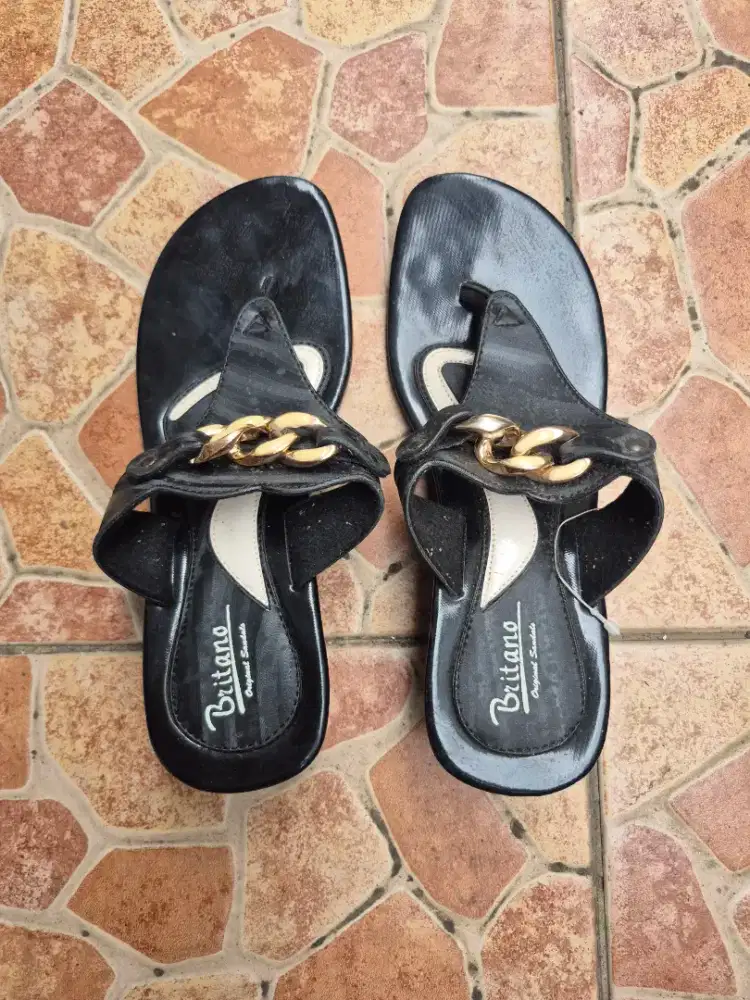 Sandal Wanita Merek Britano Warna Hitam Ukuran 38