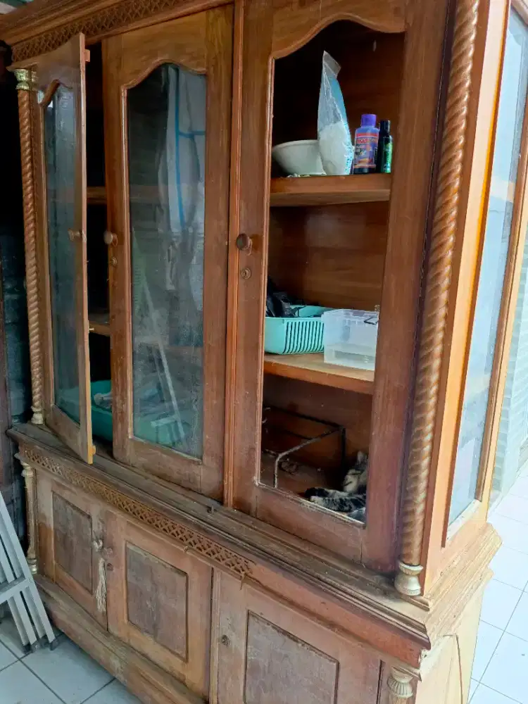 Lemari bekas.. 2 buah gratis ambil sendiri