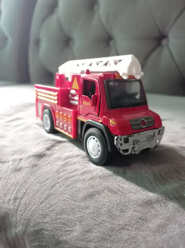 Mainan mobil damkar anak