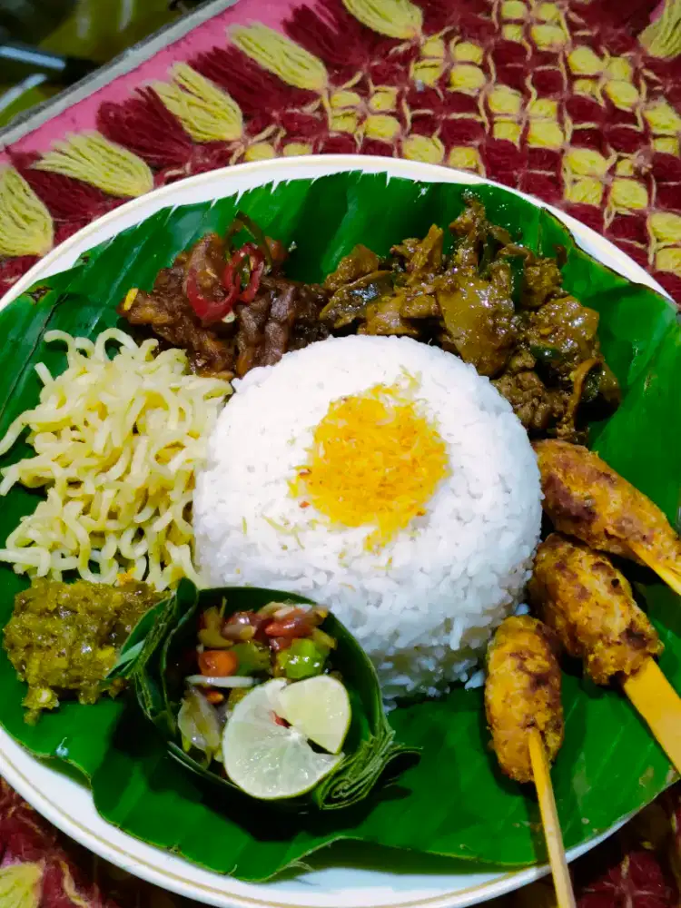 Di cari karyawan atau karyawati yang mau bekerja keras