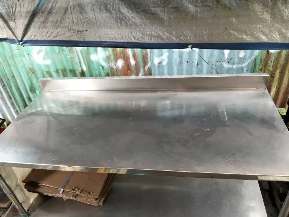 Meja stenlis anti karat