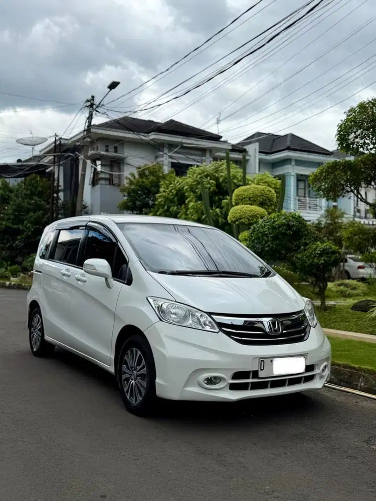 Honda Freed PSD 2013 AC double blower putih