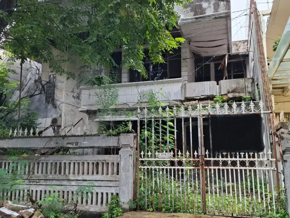 DIJUAL RUMAH TUA DI MUARA KARANG BLOK 9, JAKARTA UTARA, HADAP TIMUR, 360 M2, 2 LANTAI, SHM.