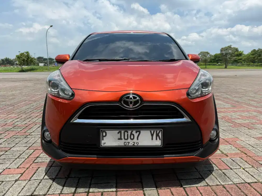 Toyota Sienta V AT 2017 DP MiNim 20juta