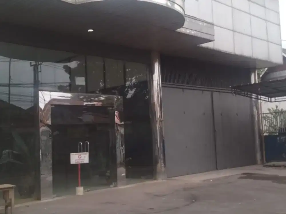 GEDUNG LUAS STRATEGIS EX SHOWROOM DI LASWI BANDUNG