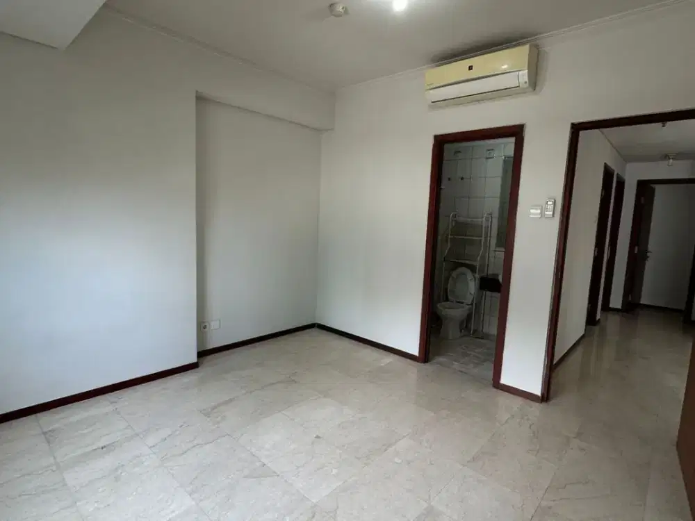 Disewakan Kosongan Unit Apartemen Royal Mediterania Garden, Tower Lavender, View Kolam