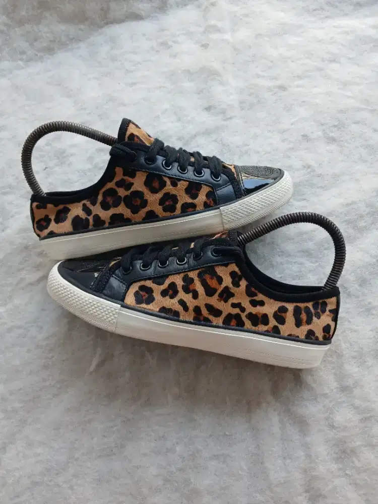 Sepatu bekas tory burch leopard size 36/22cm original mulus