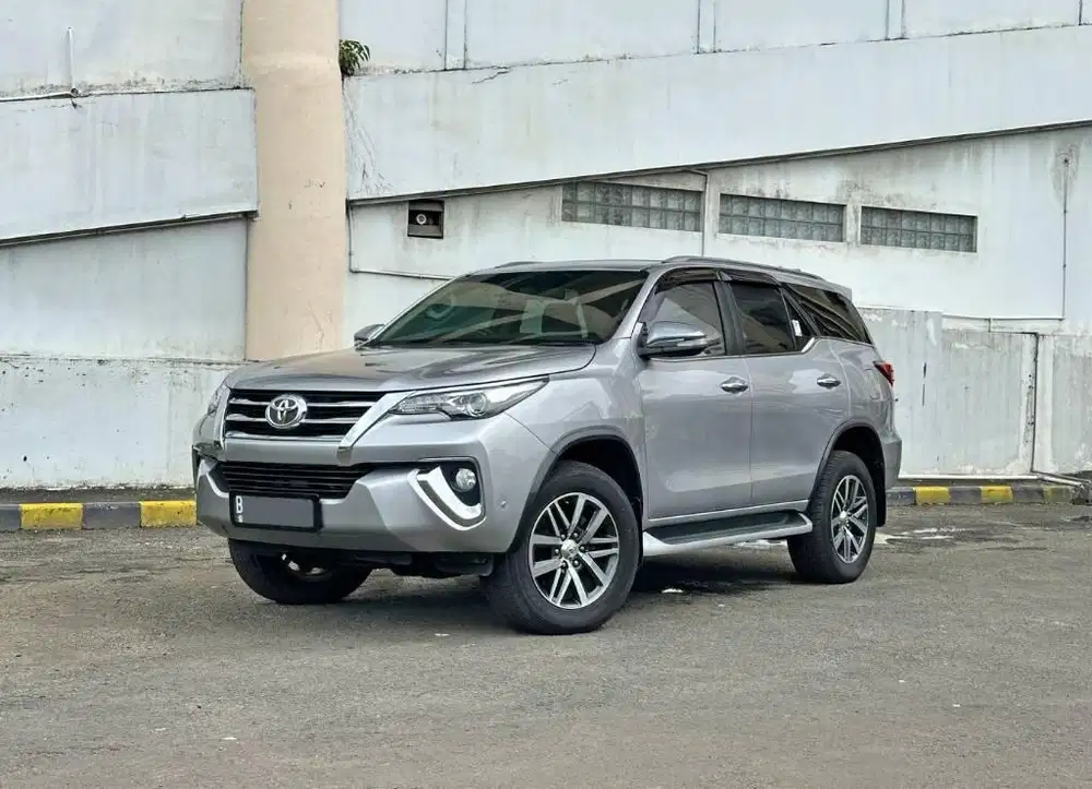 2017 Toyota Fortuner 2.4 VRZ Diesel AT Silver km 80rb Record Dp 22jt