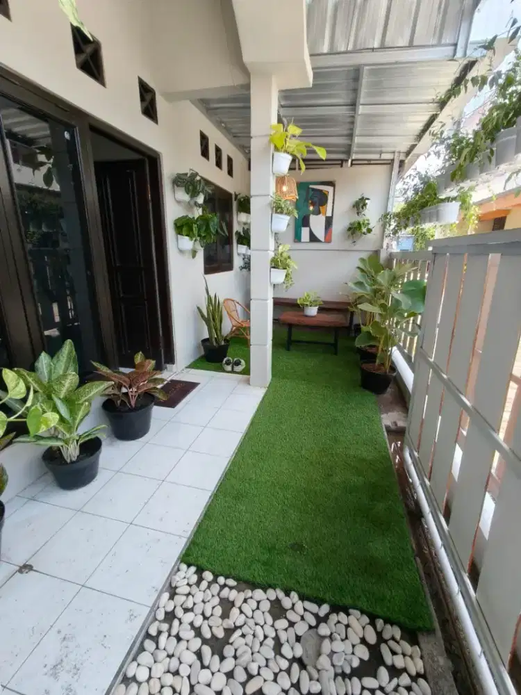 Rumah dalam perumahan tamanan