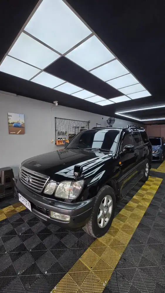Toyota Landcruiser Cygnus 2006 JDM Spec