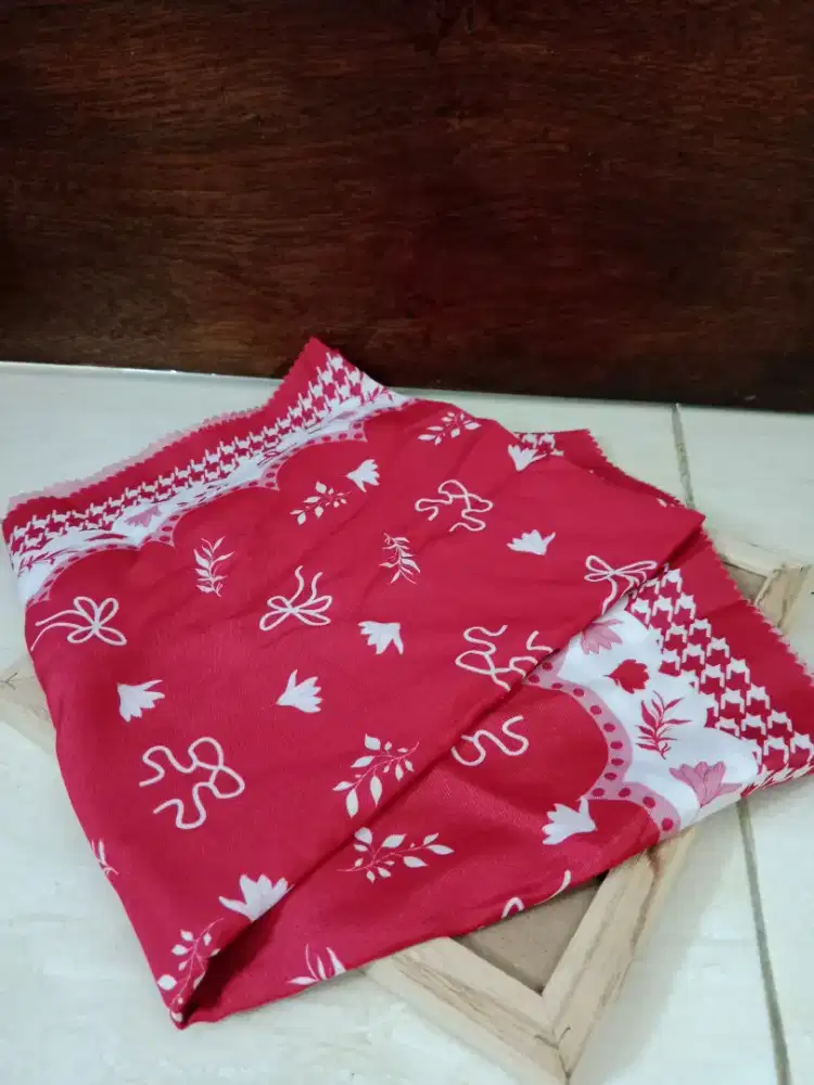 Jilbab segiempat motif bunga