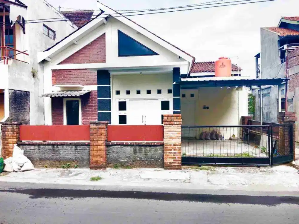 Rumah Second Bagus Dekat Taman Jayawijaya