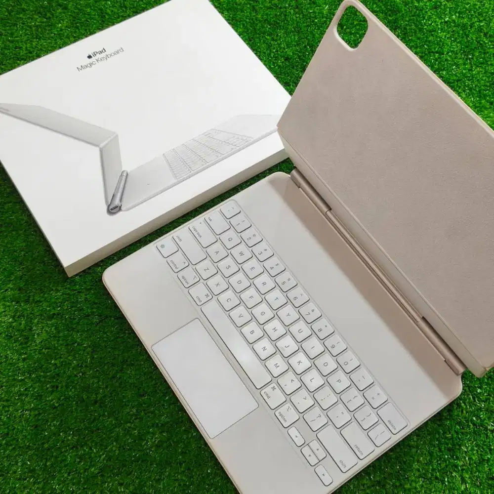 iPad Magic Keyboard For iPad 12.9inch 3rd-6th Gen White Kondisi mulus