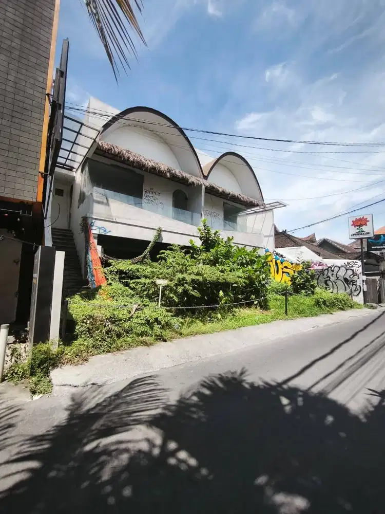 DIJUAL TANAH & BANGUNAN 2 LANTAI – SHORTCUT CANGGU