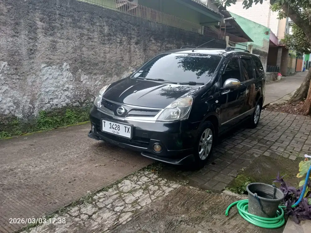 Nissan Livina 2011 Bensin