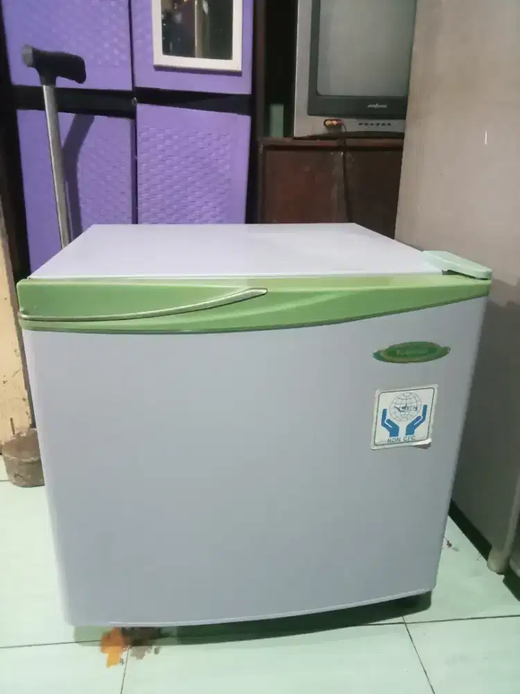 Kulkas mini thosiba segel