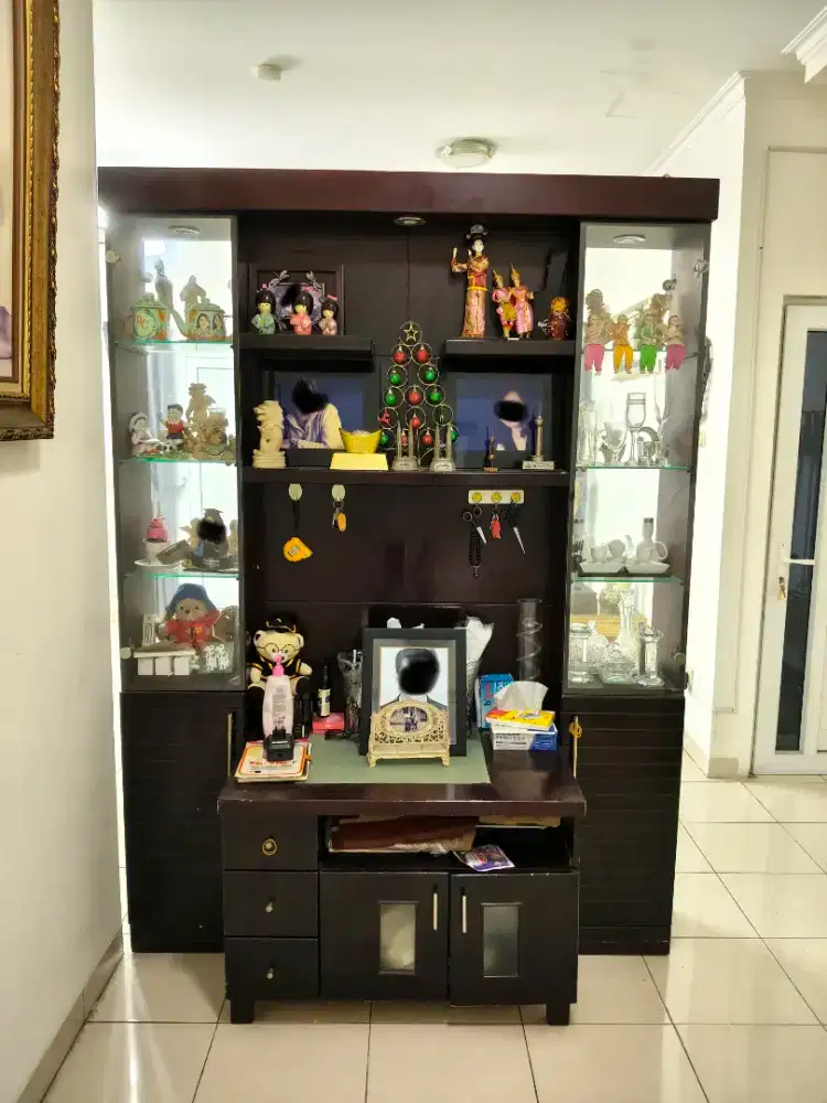 Lemari Dua Sisi untuk Pajangan + TV